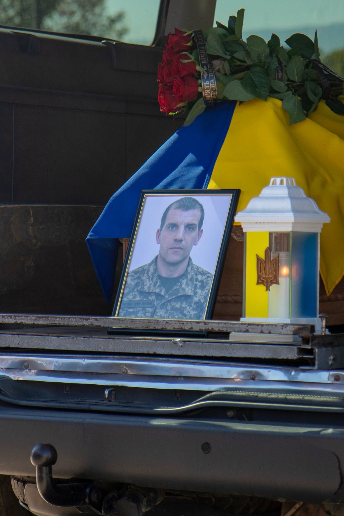 У громаді прощаються з воїном Ігорем Стрончаком
