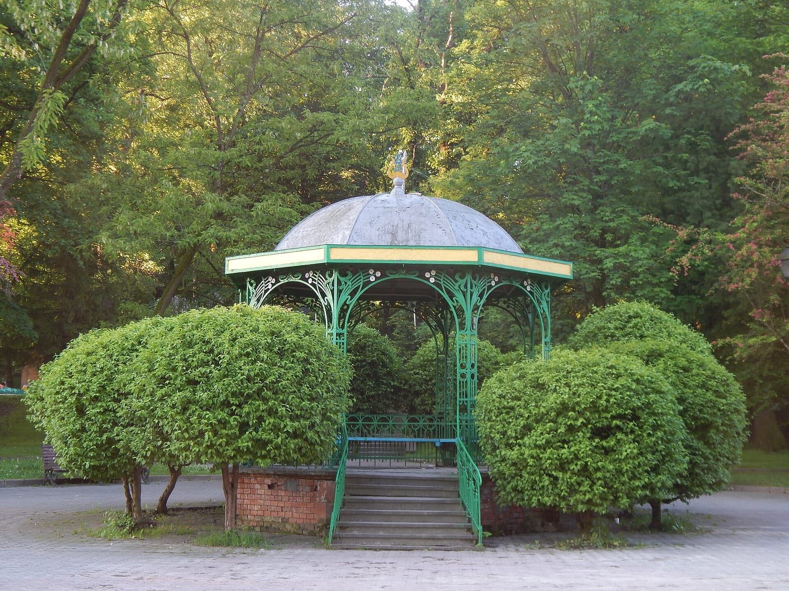 Альтанка в Курортному парку